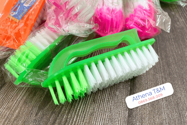 Bàn chải nhựa có tay cầm nhiều màu