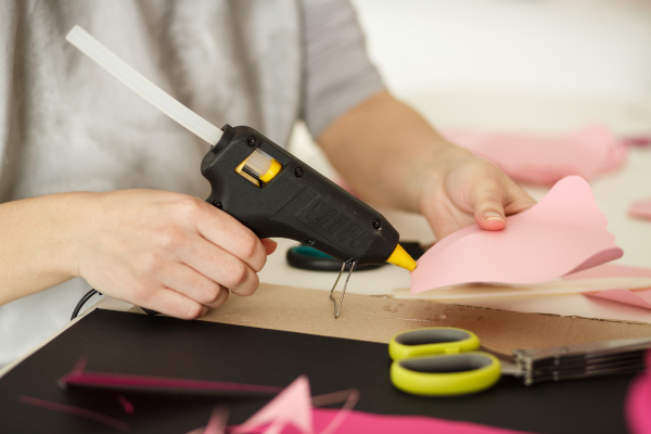 Cách sử dụng keo nến màu trắng - Công ty cổ phần Athena T&M