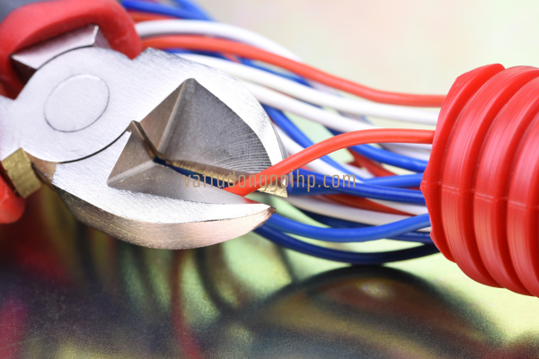 sử dụng kìm điện